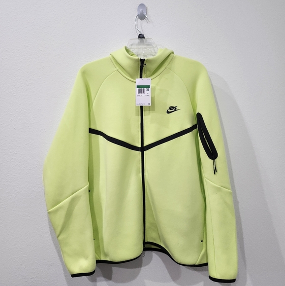 nike tech fleece volt